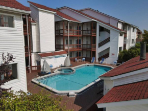 Incredible Beach Condo AC Beach Pool Hot Tub Sunrise